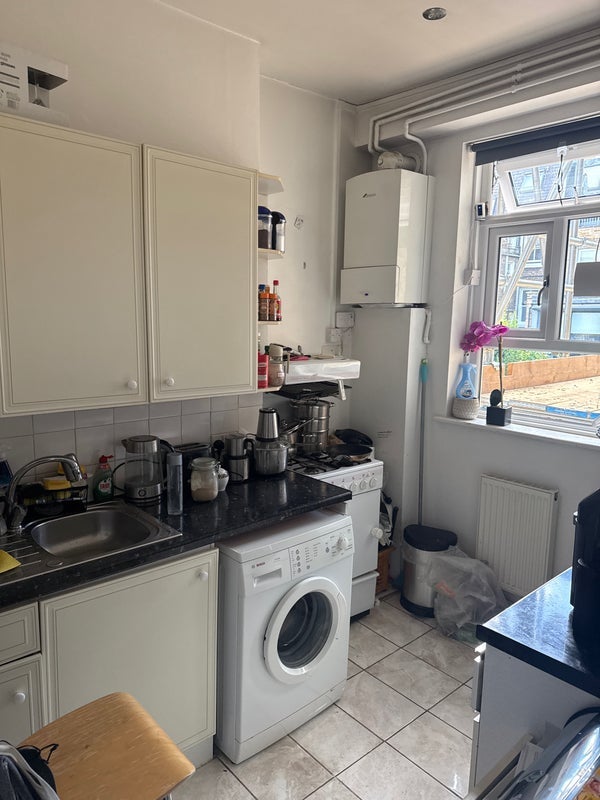 Room Lilyville Road in Greater London