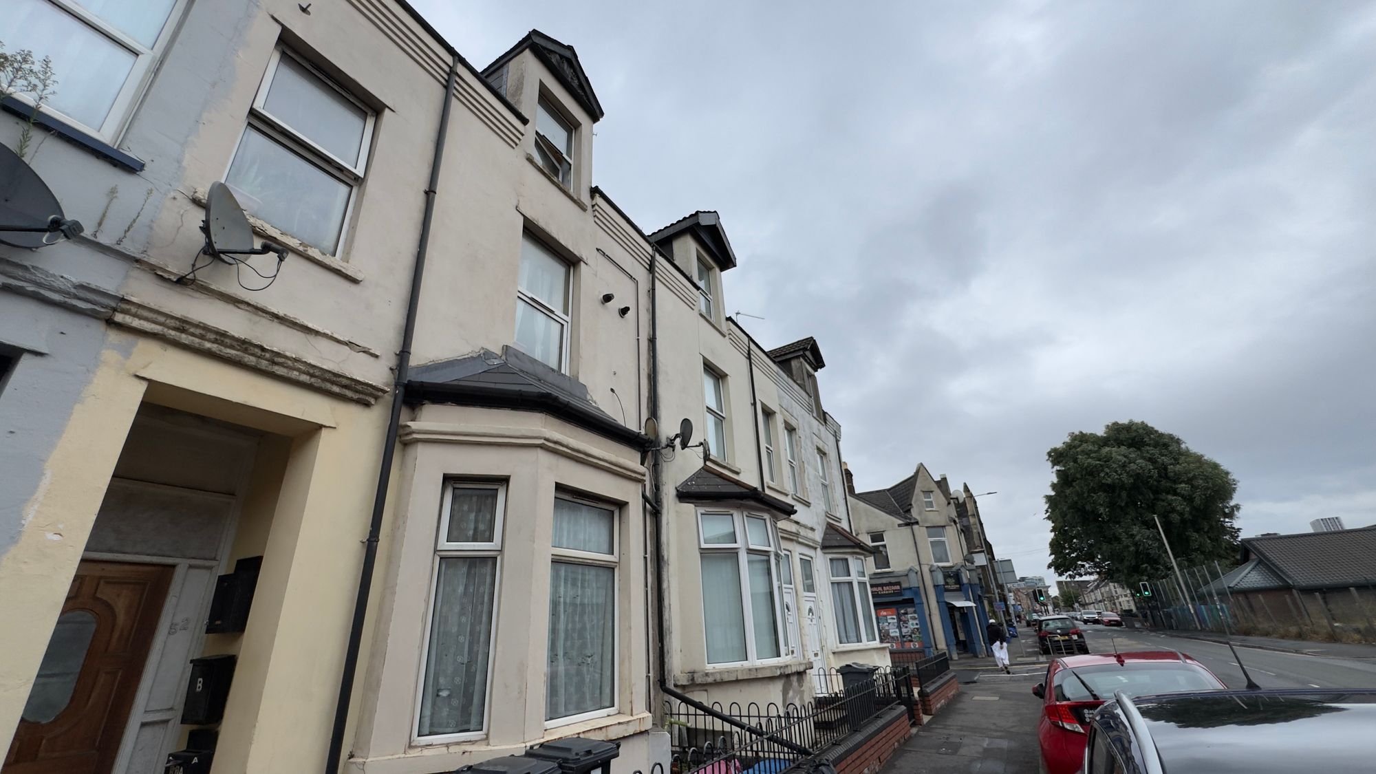Flat Ninian Park Road in Cardiff