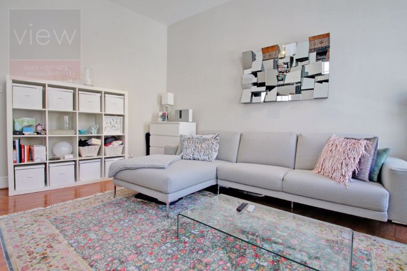Flat Warren Street in Greater London