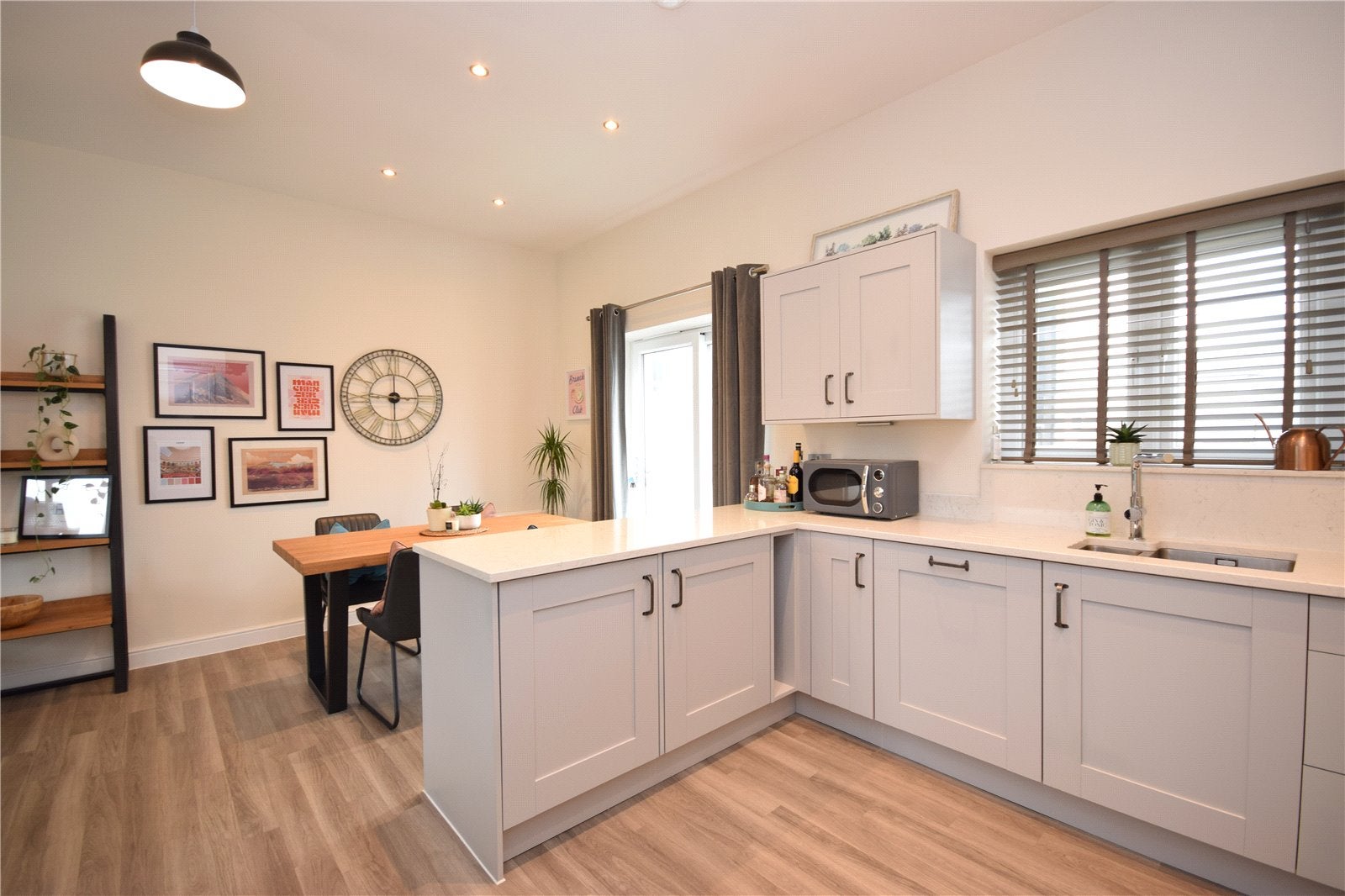 Flat Cusworth Garth in Leeds