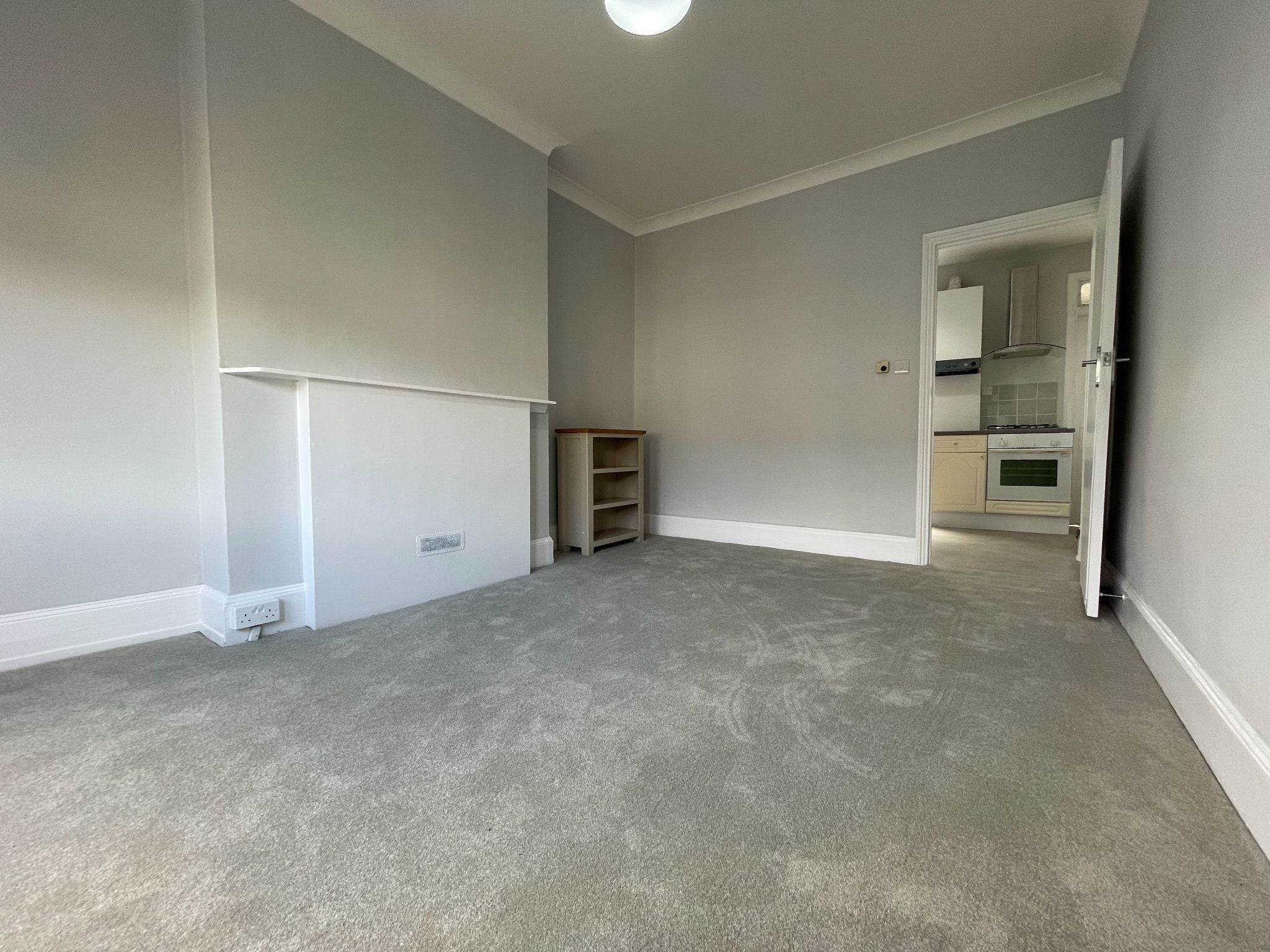 Flat Chaplin Road in Greater London
