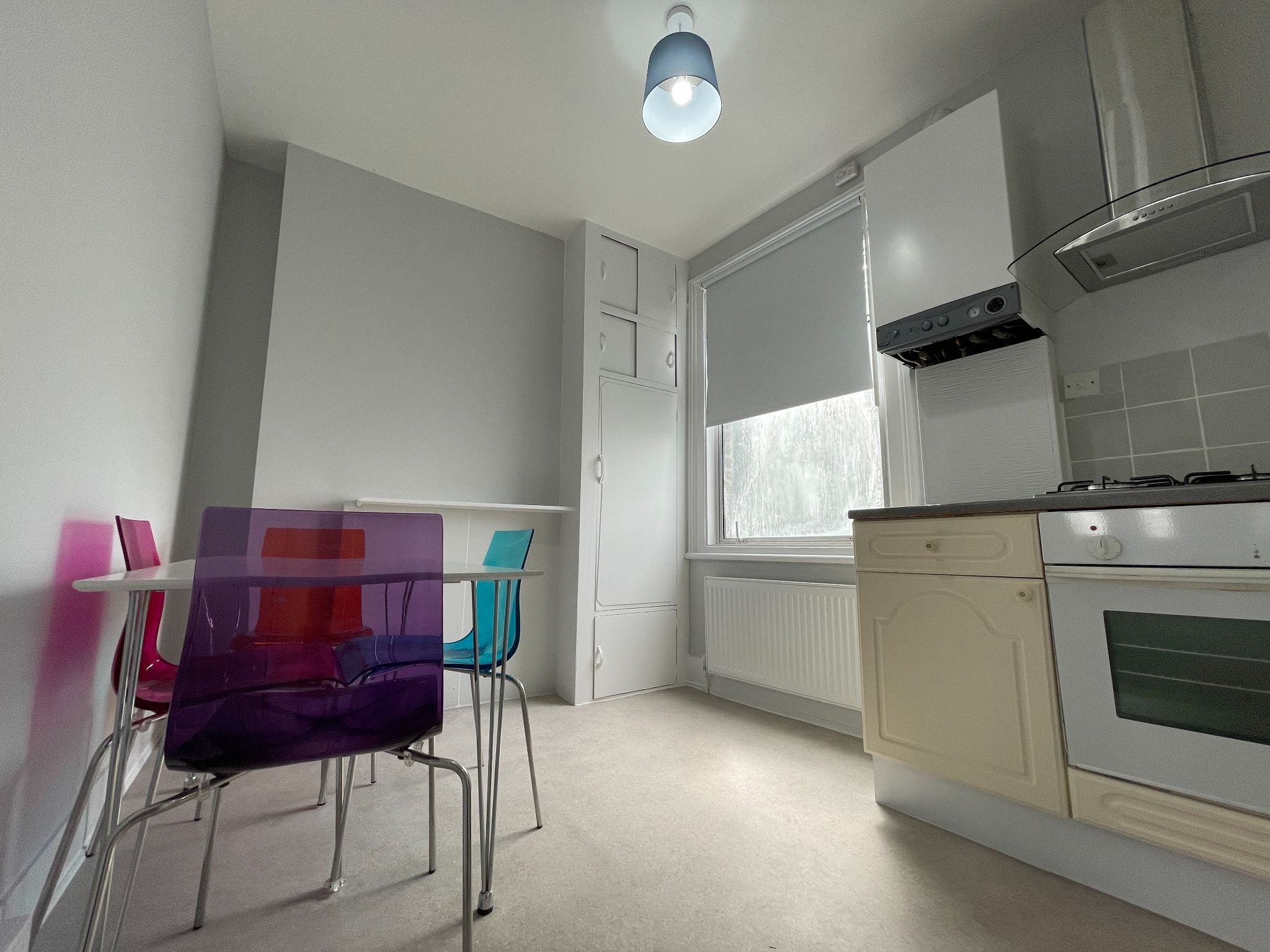 Flat Chaplin Road in Greater London
