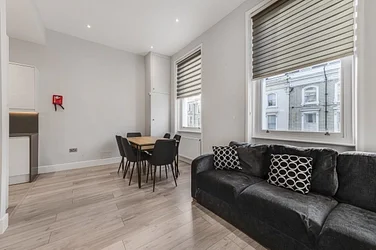 Flat Finborough Road in Greater London