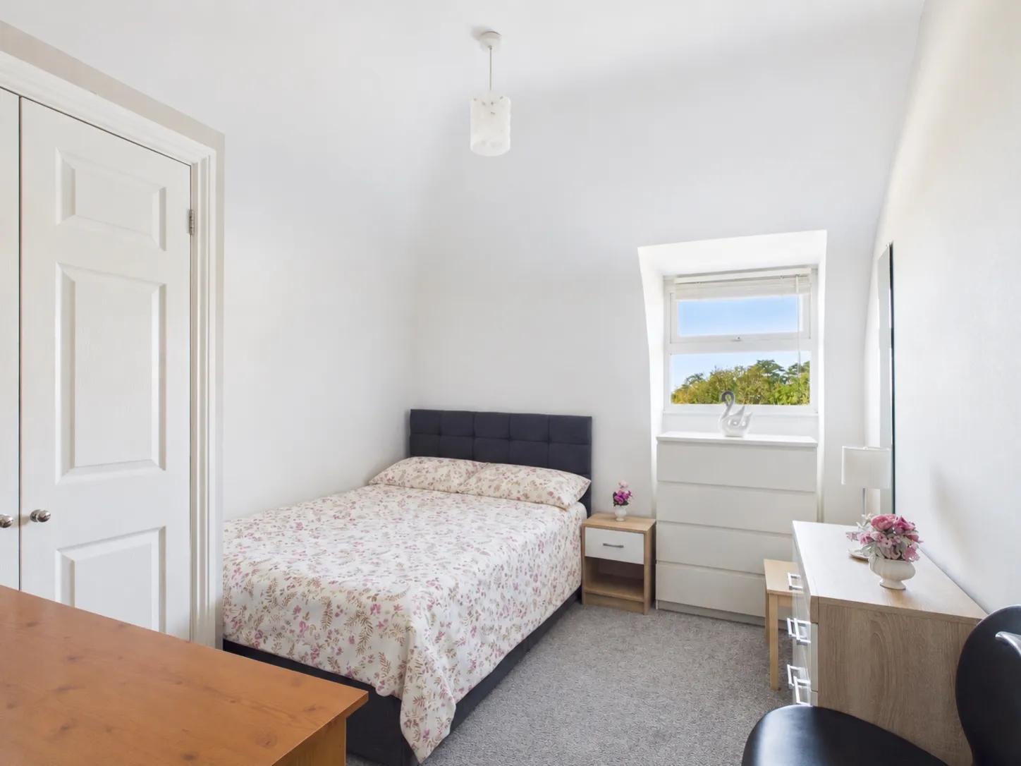 Flat Victoria Road in Greater London