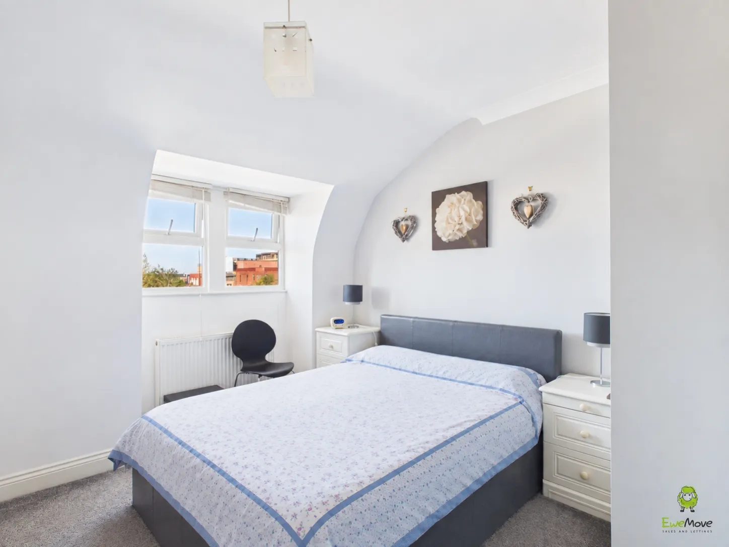 Flat Victoria Road in Greater London