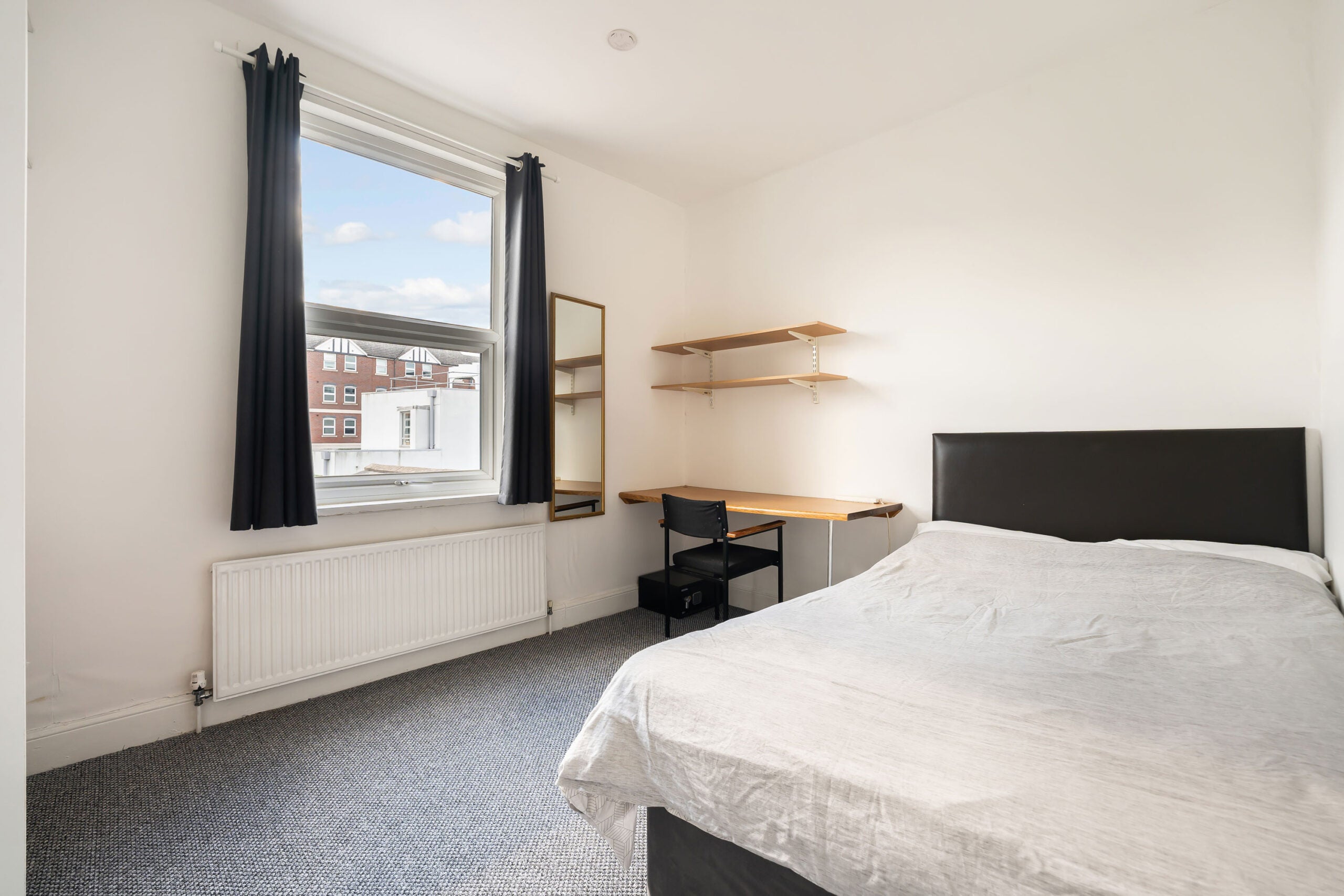 Room Harrow Road in Birmingham