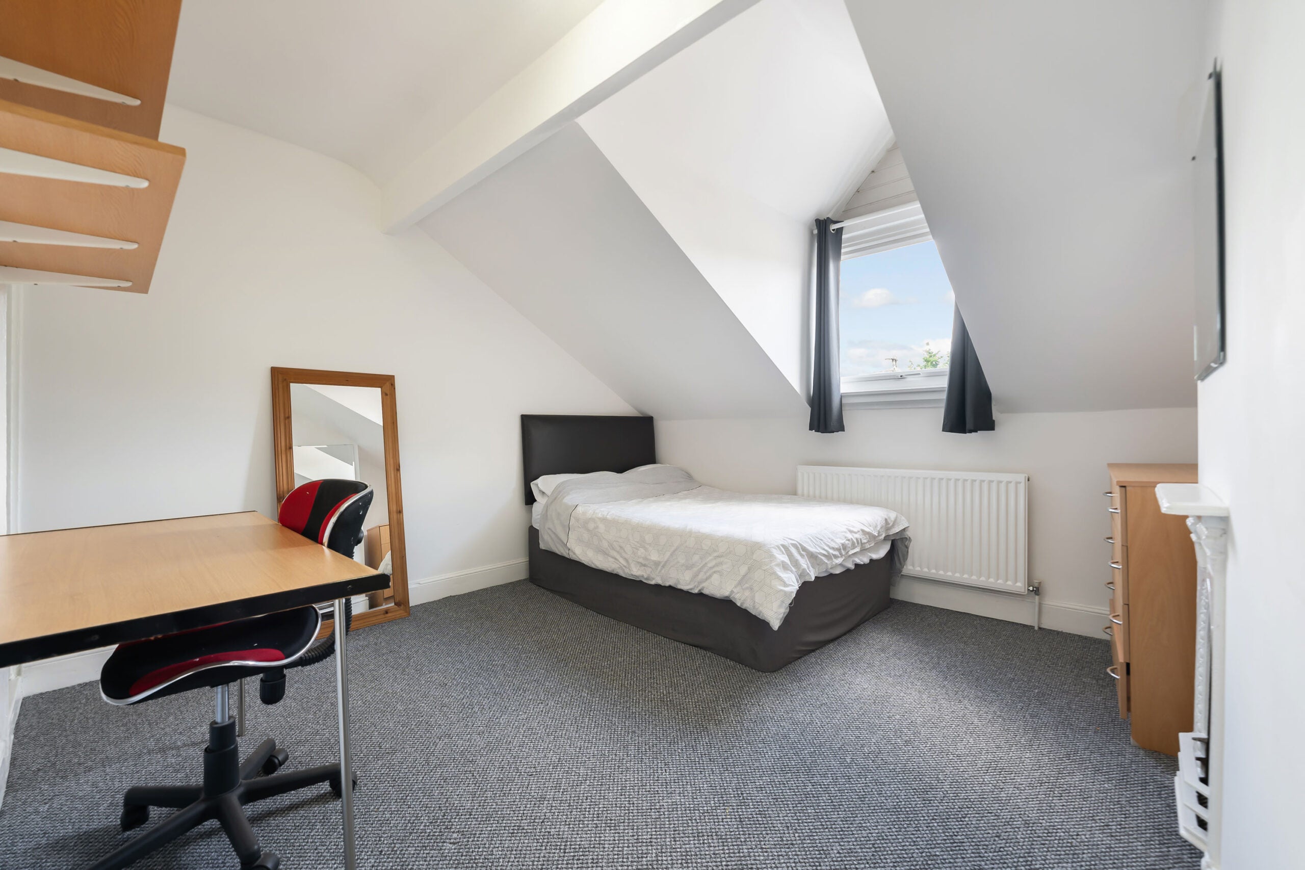Room Harrow Road in Birmingham
