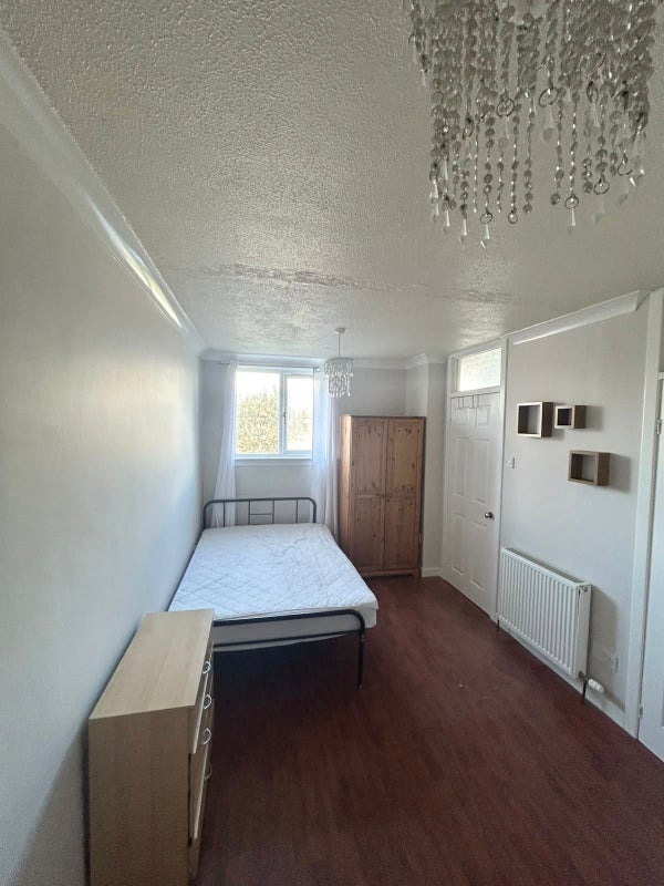 Room Drygrange Road in Glasgow
