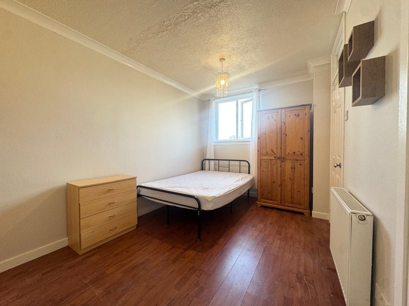 Room Drygrange Road in Glasgow