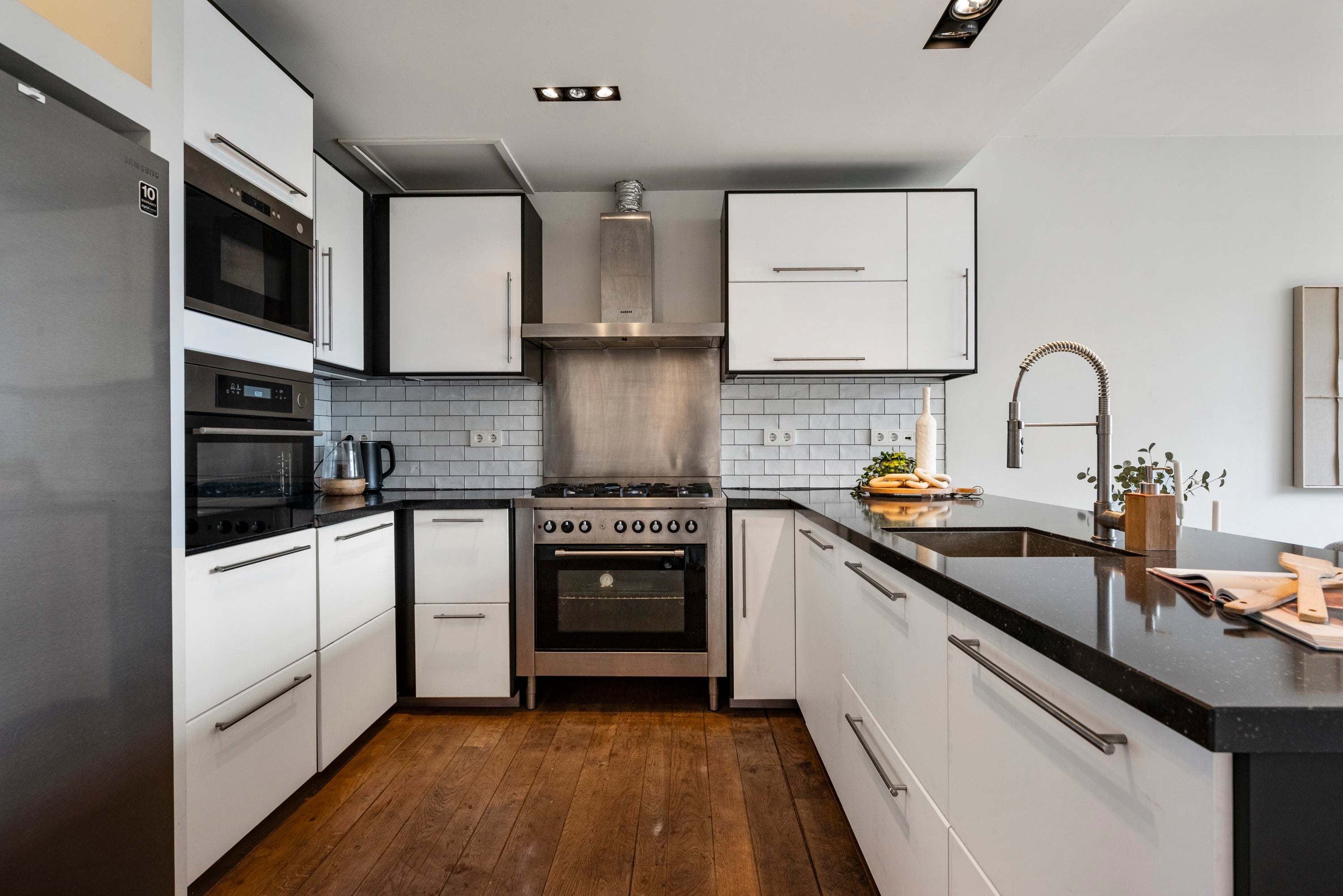 Hoekwoning te koop: Potgieterstraat 1, Haarlem