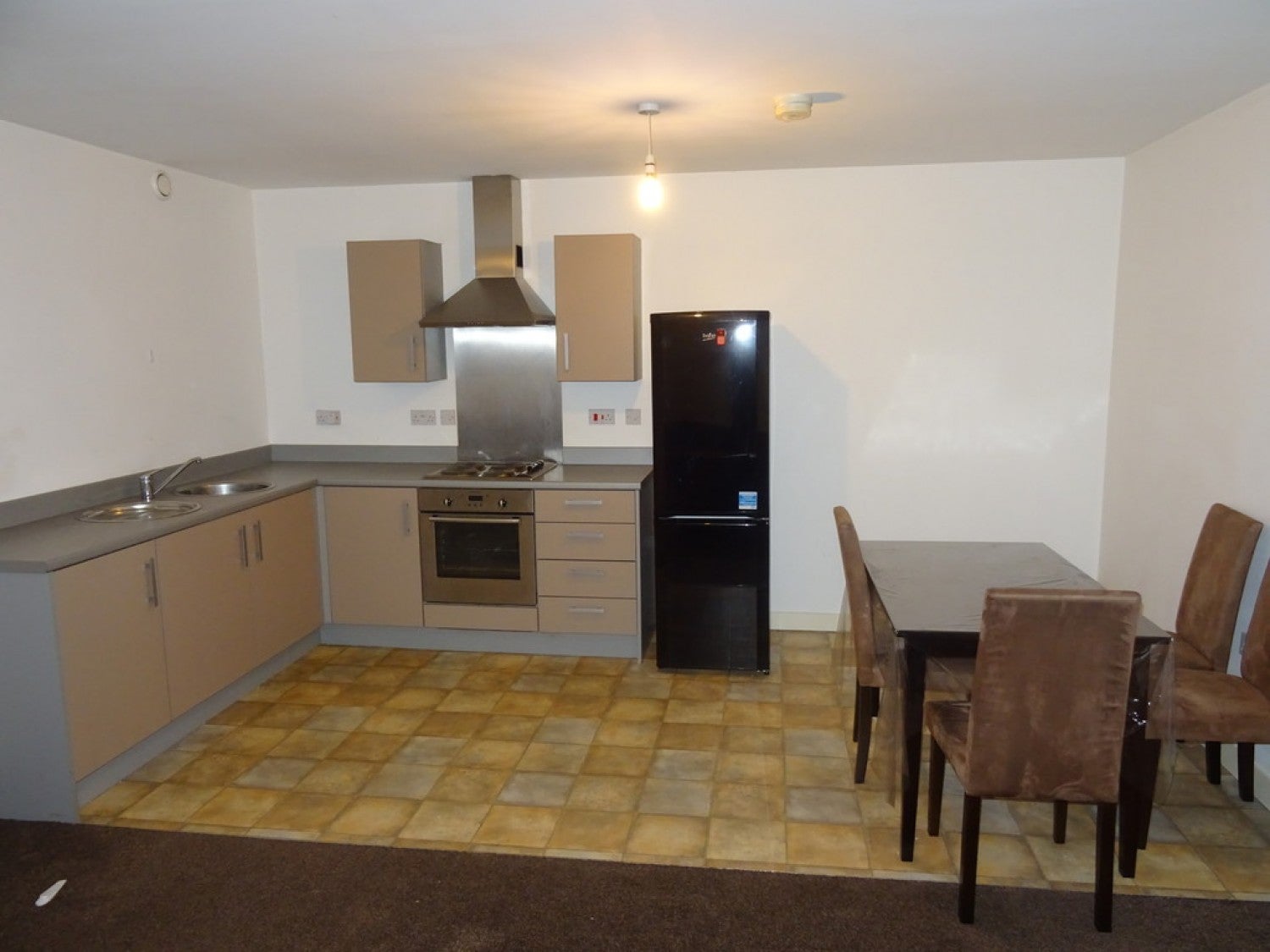Flat Petworth Close in Manchester