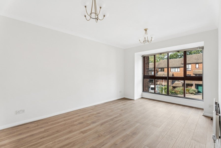 House Ashbourne Square in Greater London