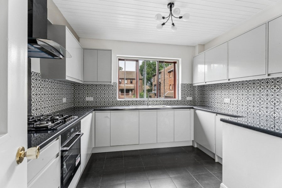 House Ashbourne Square in Greater London