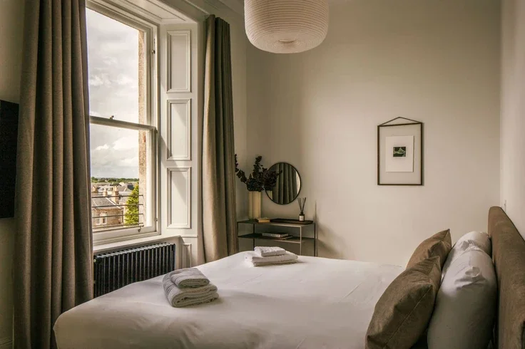Flat Claremont Crescent in City of Edinburgh