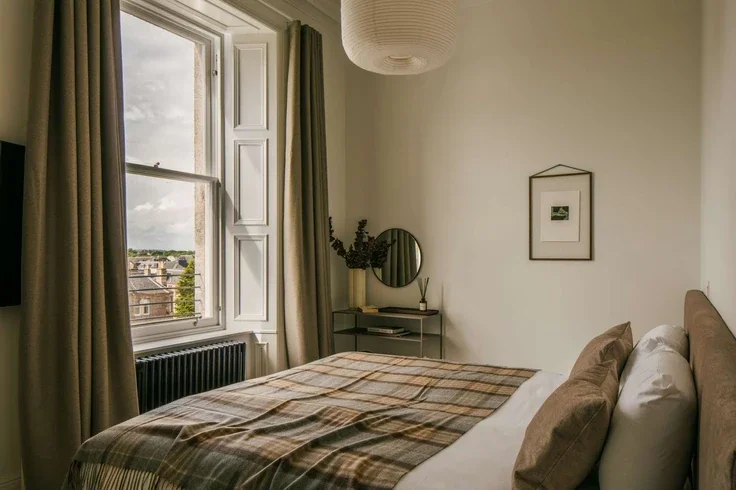 Flat Claremont Crescent in City of Edinburgh
