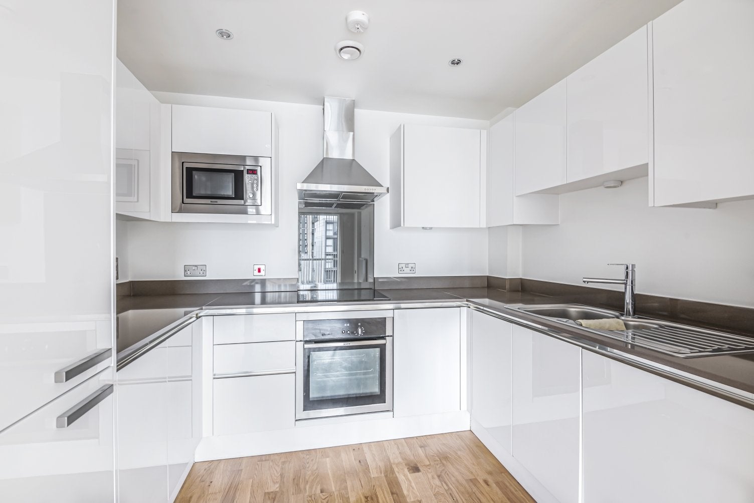Flat Dowells Street in Greater London