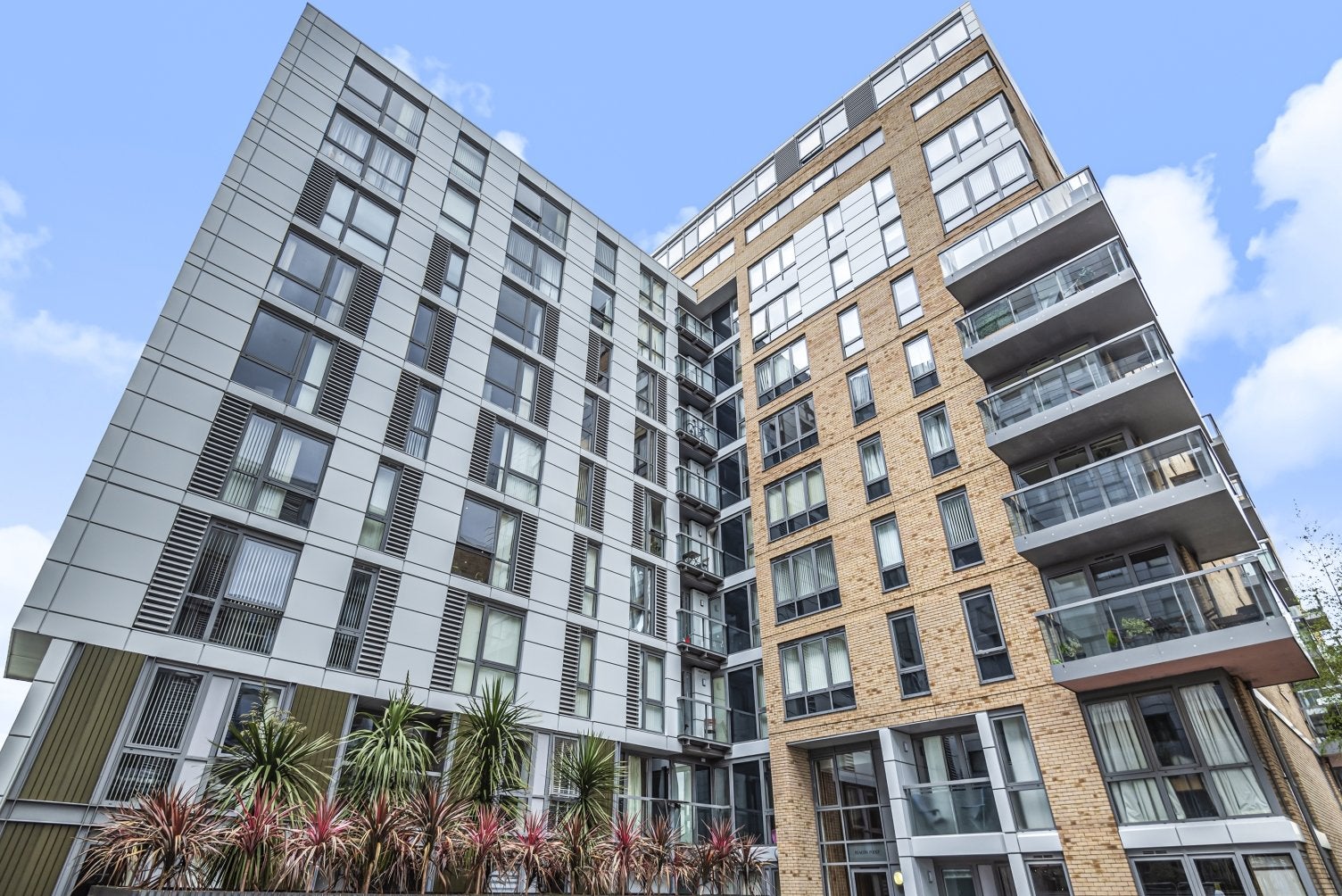 Flat Dowells Street in Greater London