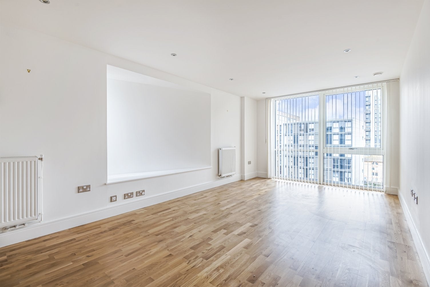 Flat Dowells Street in Greater London
