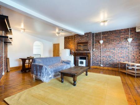 Flat Eversley Road in Swansea