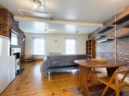 Flat Eversley Road in Swansea