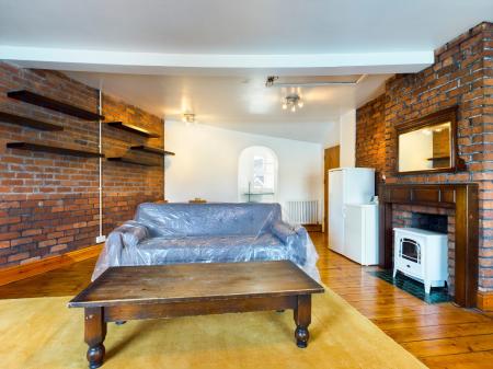 Flat Eversley Road in Swansea