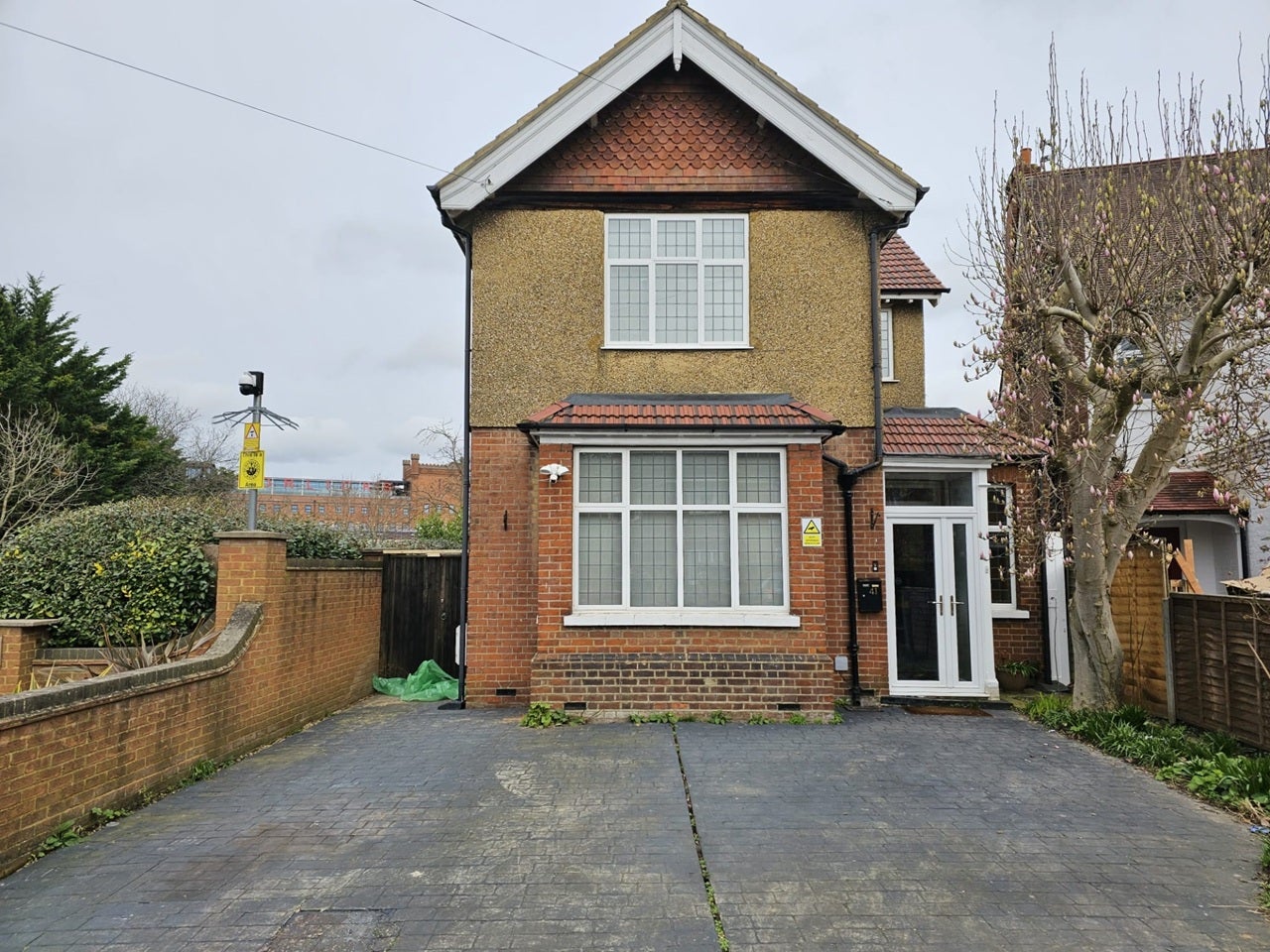 House Stranraer Gardens in Slough