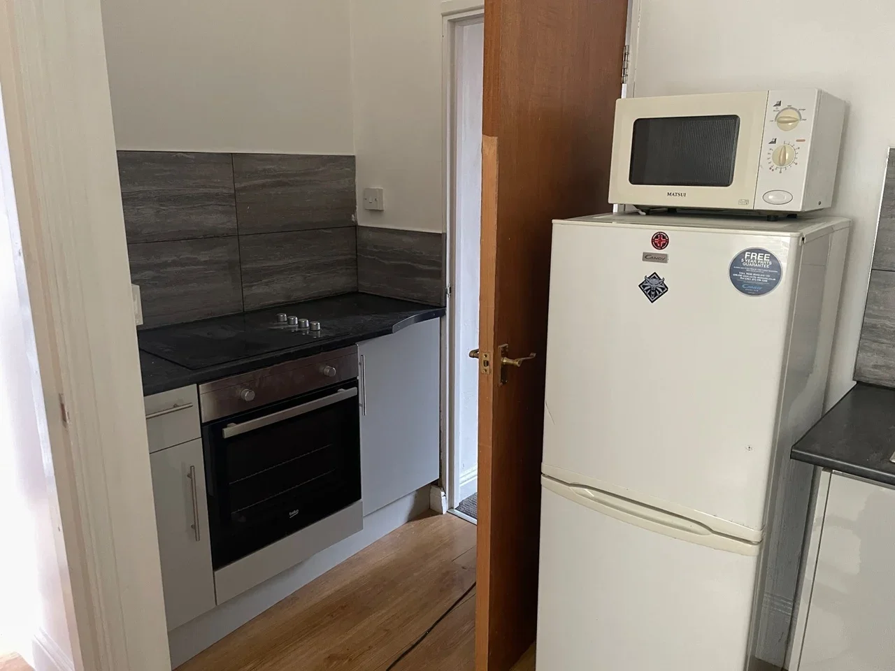 Flat Estcourt Terrace in Leeds