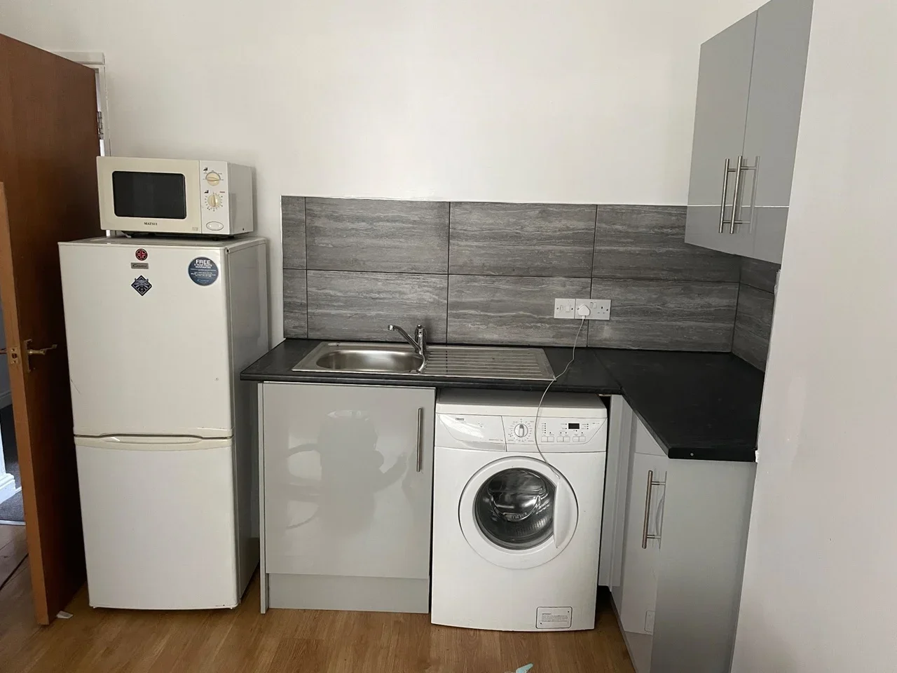 Flat Estcourt Terrace in Leeds