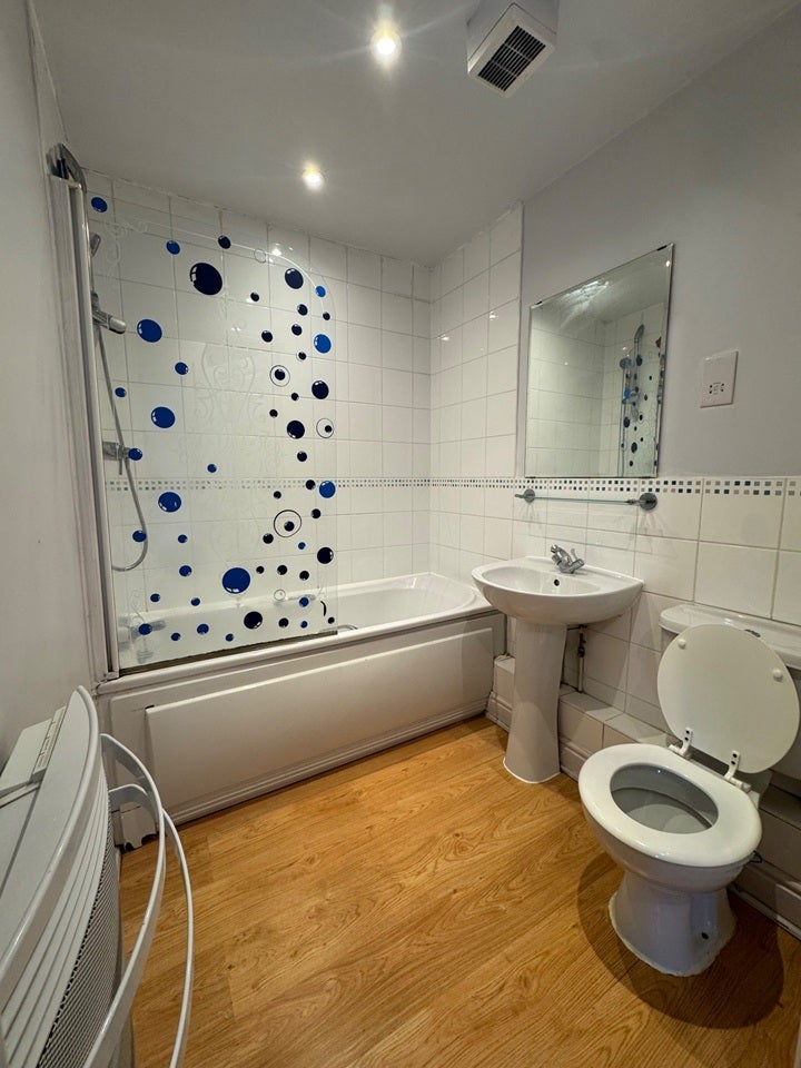 Flat Covesfield in Gravesham