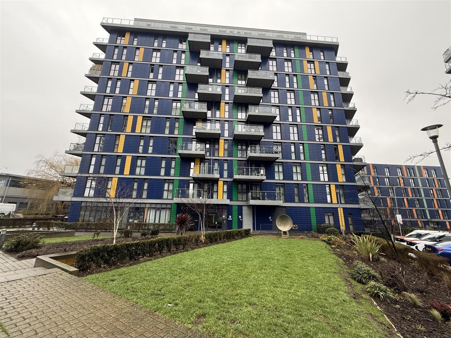 Flat Rosemont Road in Greater London