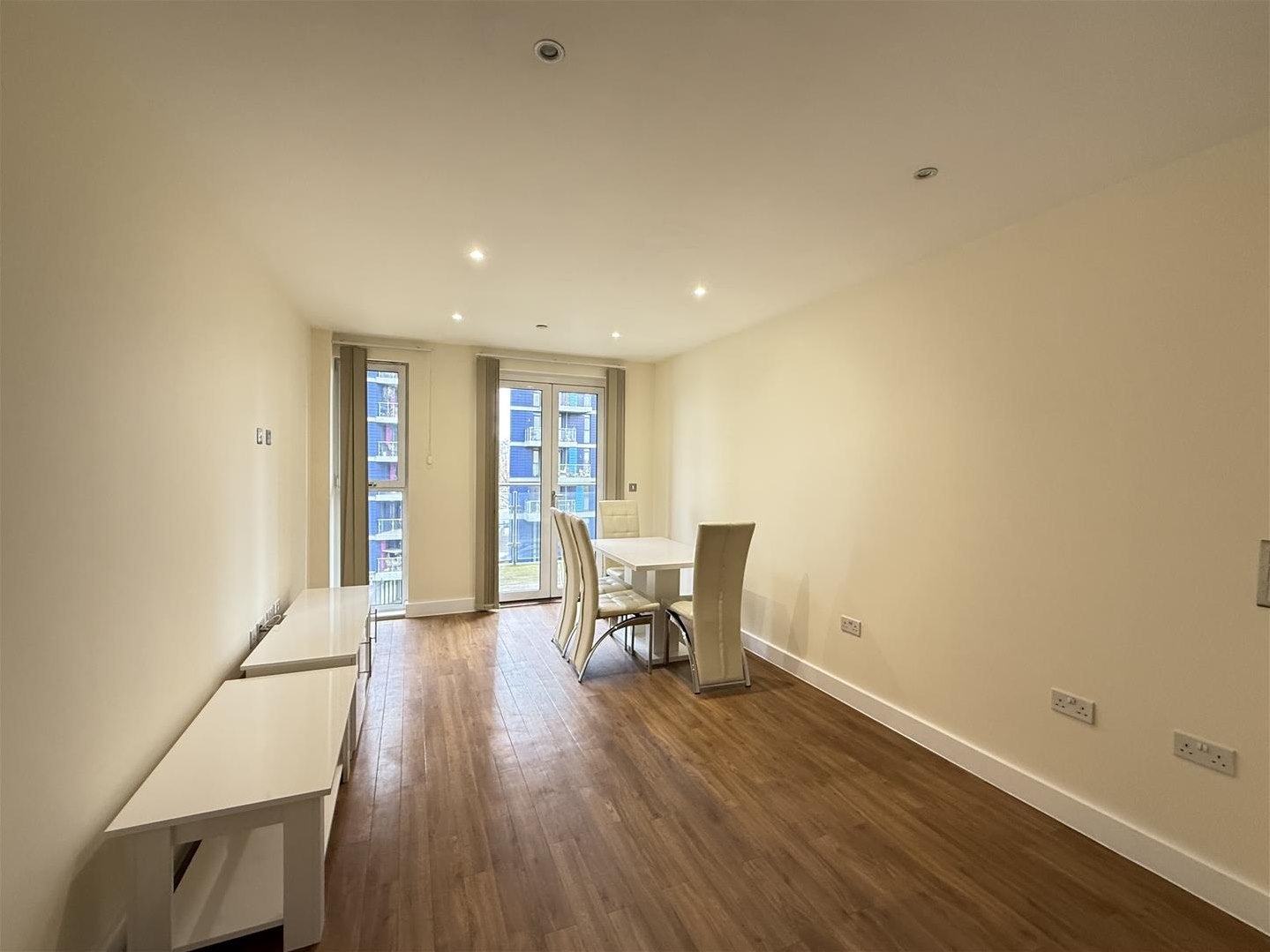 Flat Rosemont Road in Greater London