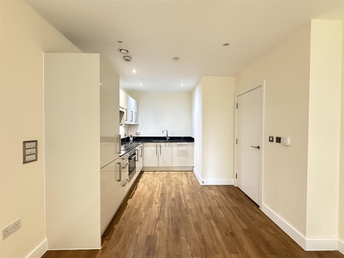 Flat Rosemont Road in Greater London
