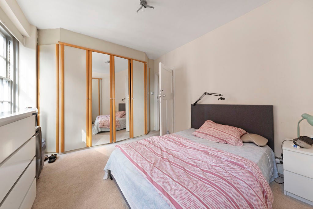 Flat Finchley Road in City of Westminster