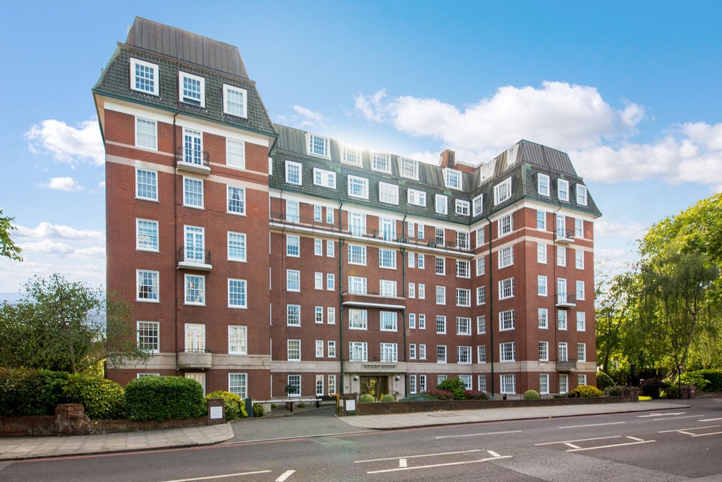 Flat Finchley Road in City of Westminster