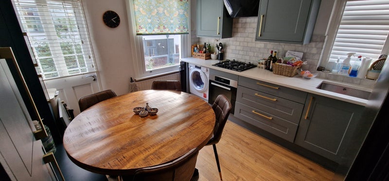 Flat Pember Road in Greater London