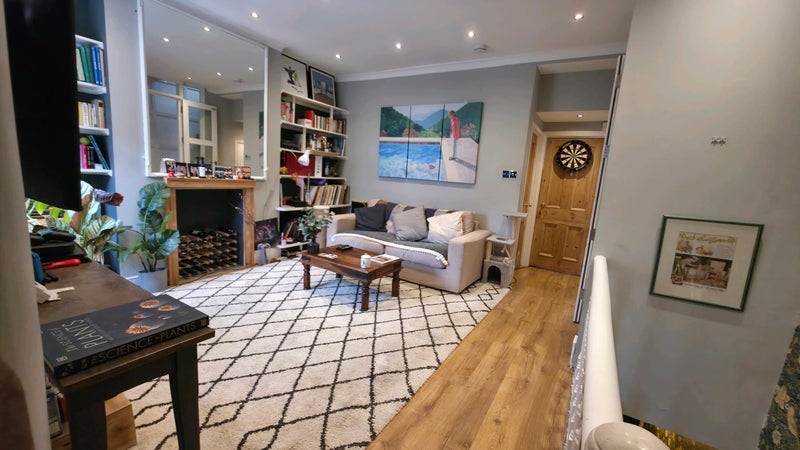 Flat Pember Road in Greater London