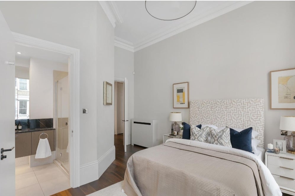 Flat Southwell Gardens in Greater London