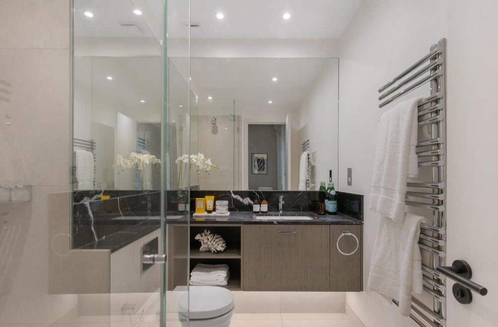 Flat Southwell Gardens in Greater London