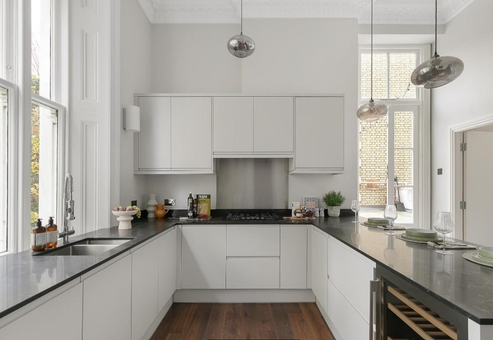 Flat Southwell Gardens in Greater London