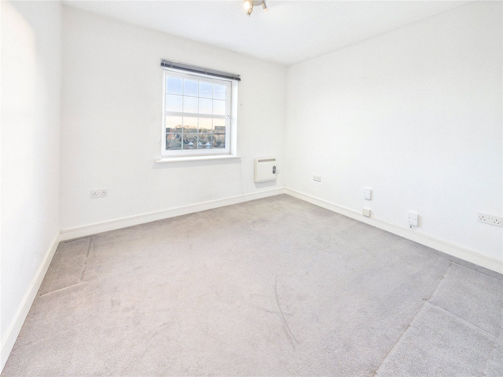 Flat Champs Sur Marne in Bristol