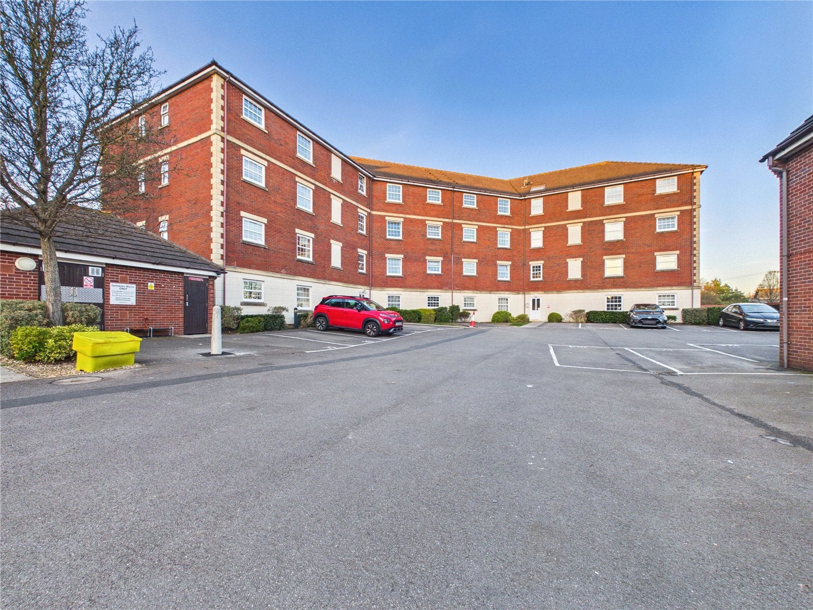Flat Champs Sur Marne in Bristol