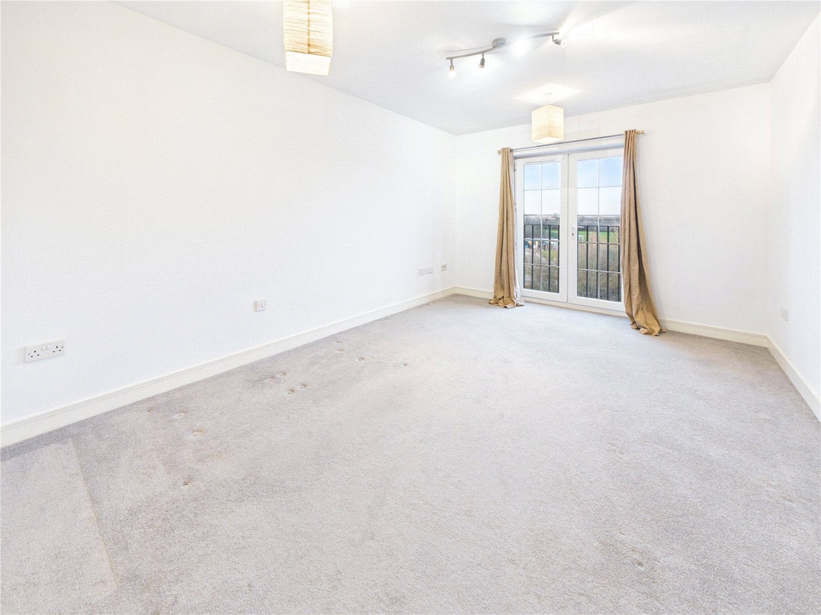 Flat Champs Sur Marne in Bristol