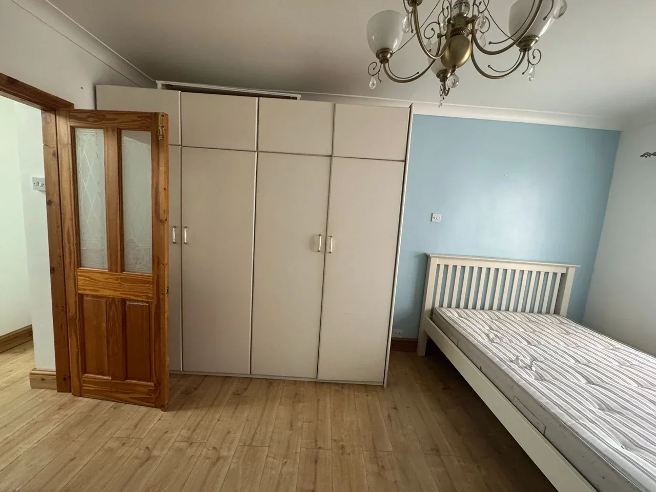 Flat Fairlop Gardens in Greater London