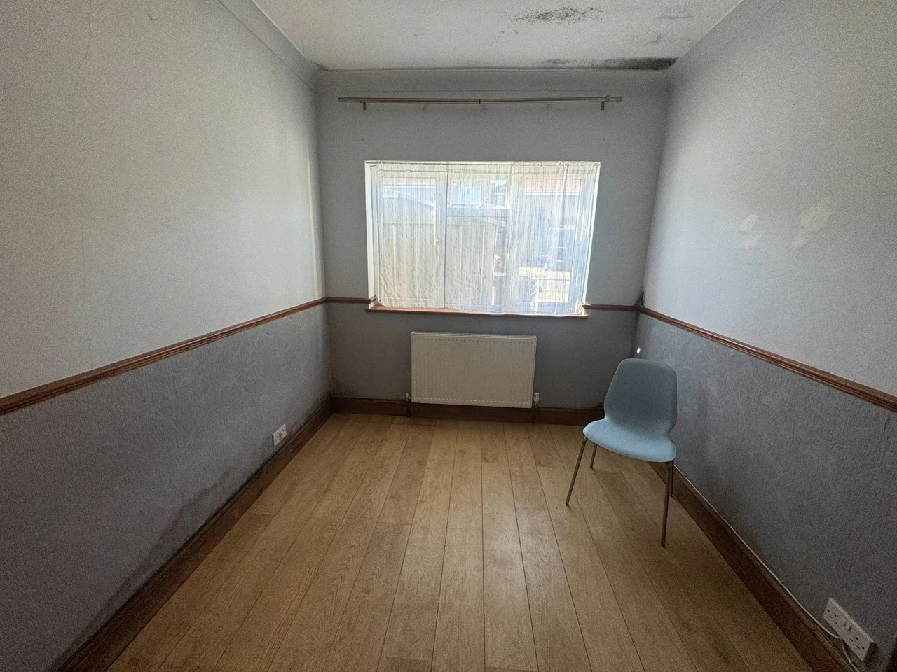 Flat Fairlop Gardens in Greater London