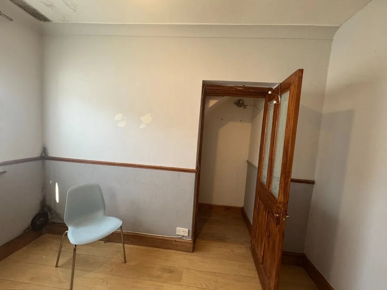 Flat Fairlop Gardens in Greater London