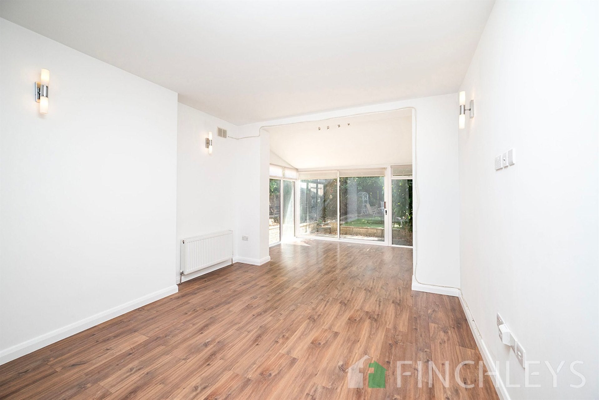 Flat Cavendish Avenue in Greater London