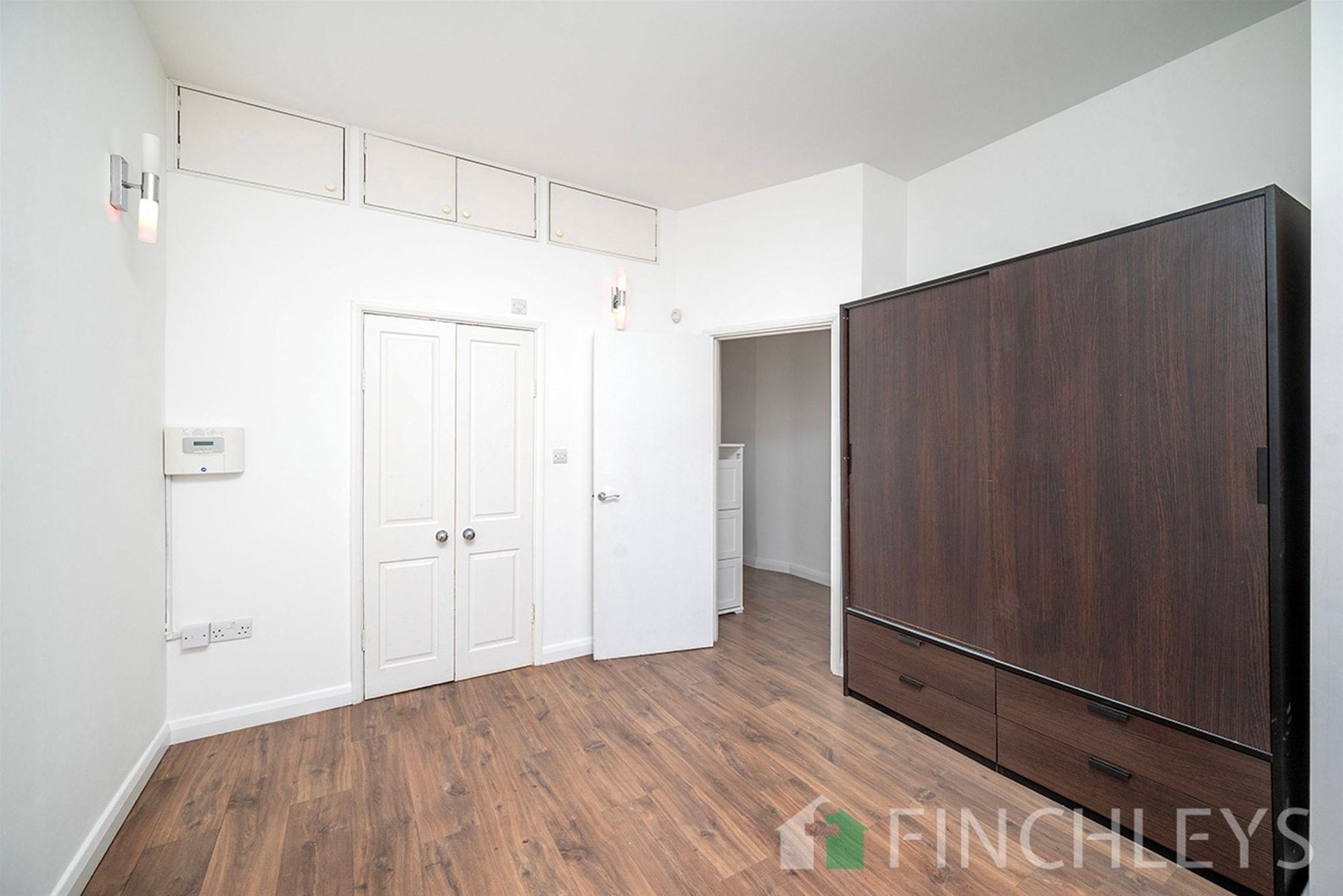 Flat Cavendish Avenue in Greater London