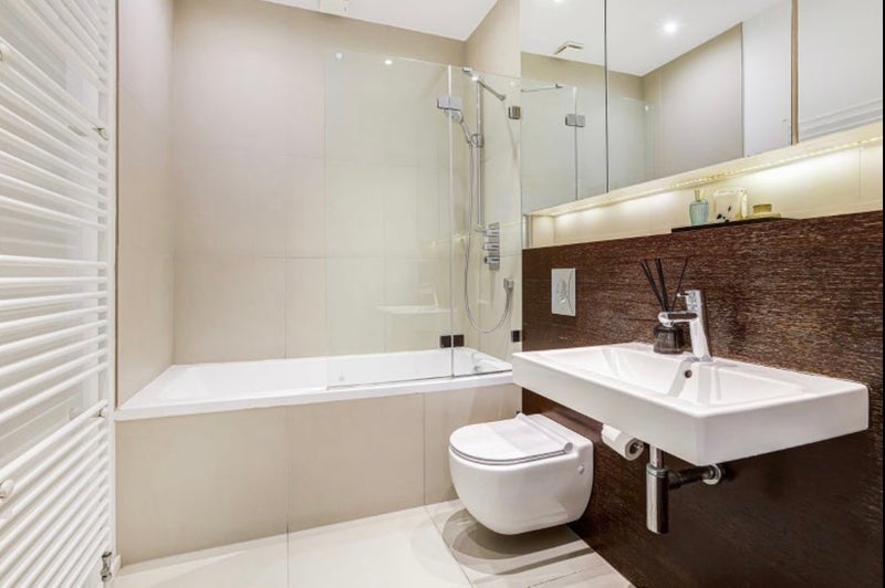 Room Sinclair Gardens in Greater London