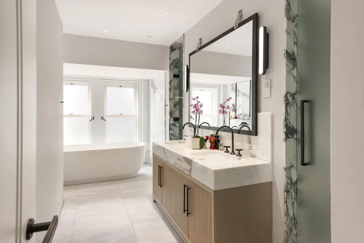 Flat Basil Street in Greater London