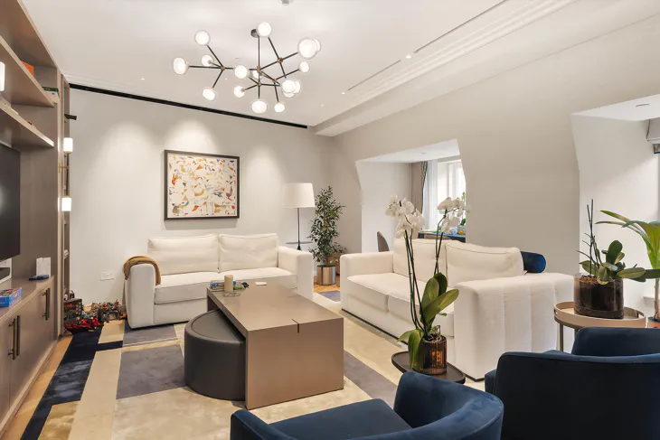 Flat Basil Street in Greater London